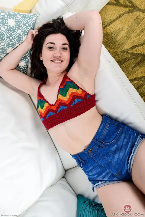 Kat Monroe: Petite Redhead PAWG in Shorts Spreads and Shows Her Feet – photo 1 of 20