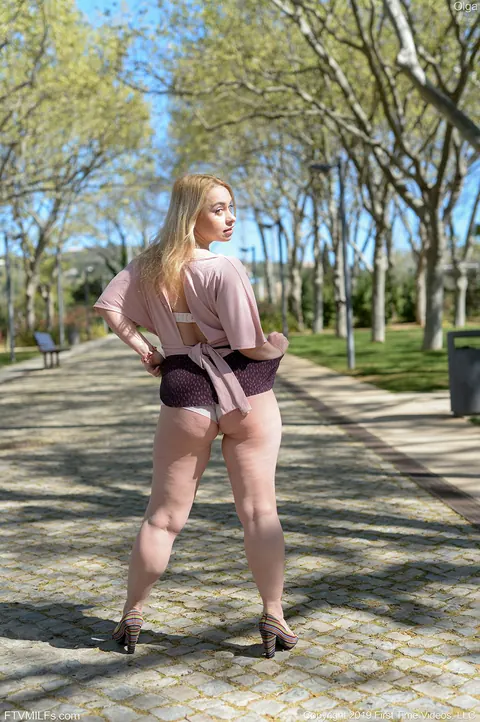 Olga Cabaeva: Blonde European MILF Flashes Her Tits and Spreads Her Legs Outdoors – photo 6 of 21