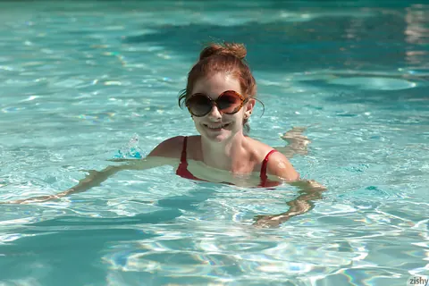 Essie Halladay: Slim Redhead with Big Natural Tits Poses in a Bikini by the Pool – photo 7 of 11