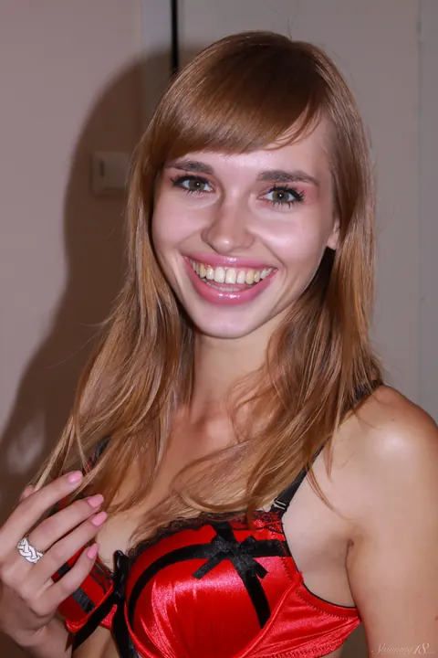 Natalia Gee: Brunette Undresses Fully and Poses Naked Front and Back – photo 14 of 21
