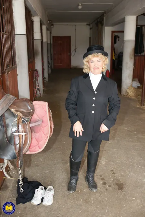 Mature European Blonde Dildos Her Pussy in a Barn – photo 3 of 21