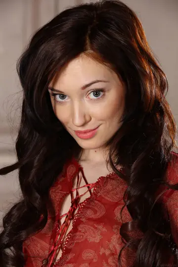 Brunette Strips Nude and Spreads Her Pussy Wide on Camera