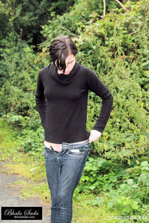 Brunette Indian Woman Strips Out of Her Jeans Outdoors by a Car – photo 4 of 15