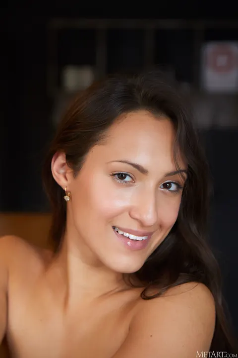 Mishel Dark: Woman in Heels Poses Nude and Shows Her Ass in the Kitchen – photo 6 of 21