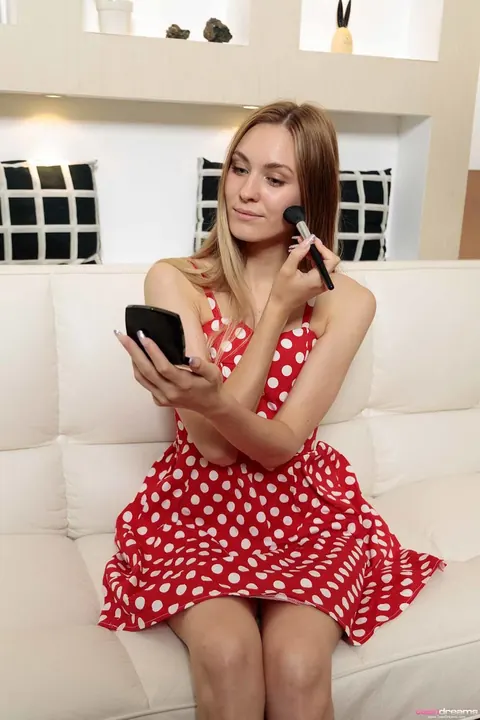 Mercia Francis: Slim Blonde Strips Out of Her Skirt for a Selfie – photo 1 of 15
