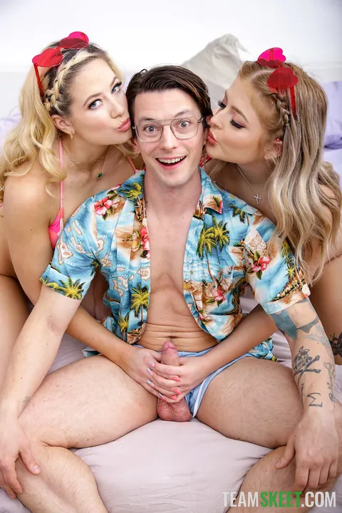River Lynn: Blonde in a Bikini and Glasses Shares Cock Poolside in a Threesome – photo 15 of 21