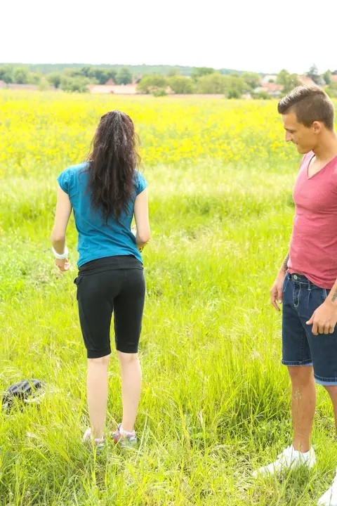 Brunette in Shorts Takes Anal in the Forest – photo 5 of 21