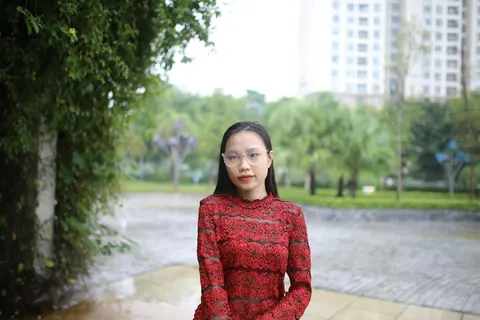 Asian Brunette Poses in Glasses Outdoors in a Public Place – photo 18 of 21