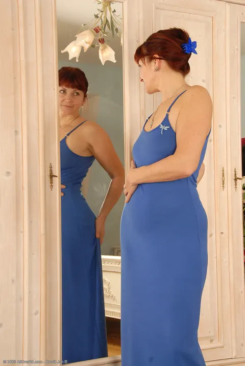 Diana Fox: Mature Redhead in a Dress Spreads Her Trimmed Pussy – photo 1 of 21