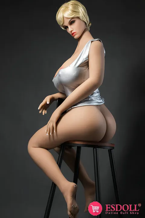 Blonde Strips Nude and Poses Her Curves – photo 9 of 21