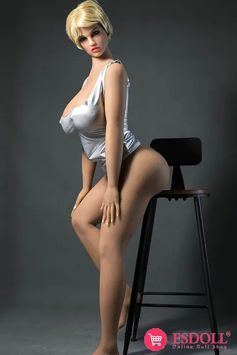 Blonde Strips Nude and Poses Her Curves – photo 11 of 21