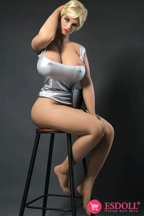 Blonde Strips Nude and Poses Her Curves – photo 10 of 21