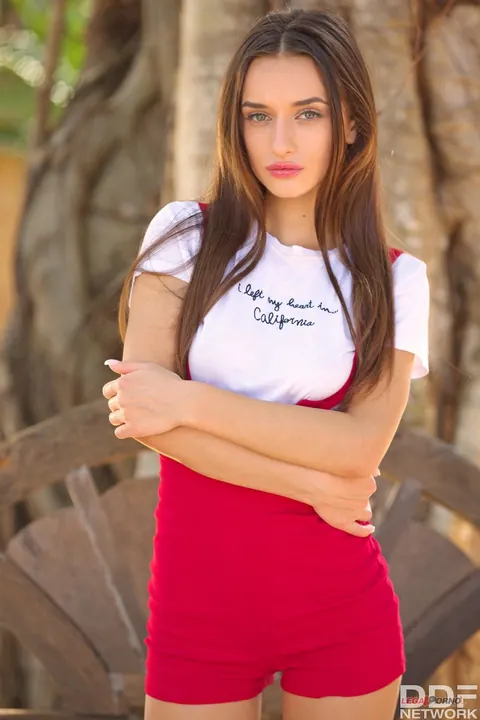 Gloria Sol: Slim Ukrainian Brunette Shows Her Big Natural Tits and Spreads Outdoors – photo 1 of 21
