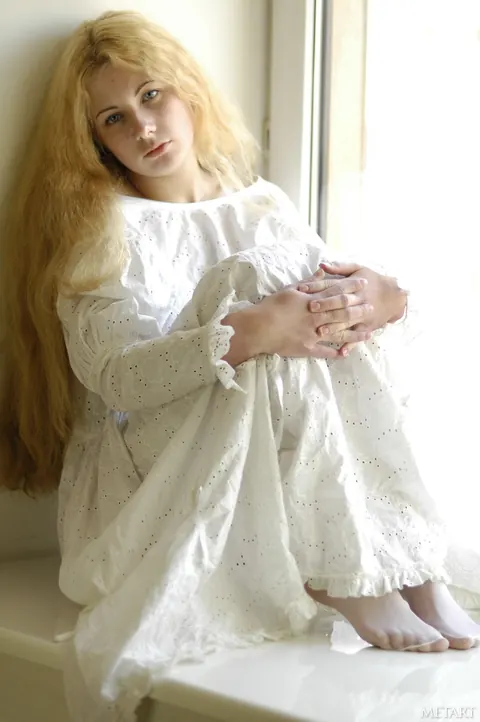Sasha M: Blonde with a Tattoo Poses Nude for a Glamour Shoot – photo 2 of 21