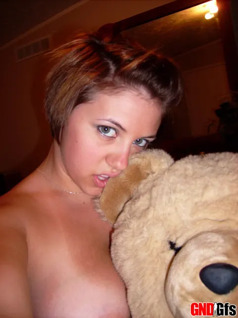 Chubby Brunette Shows Off Her Big Tits in Panties Selfies – photo 5 of 12