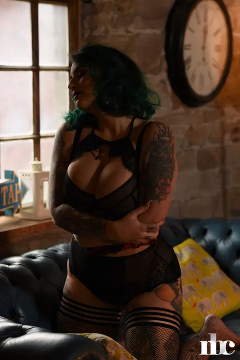 Galda Lou: BBW with Big Tits Strips Out of Her Lingerie – photo 5 of 21
