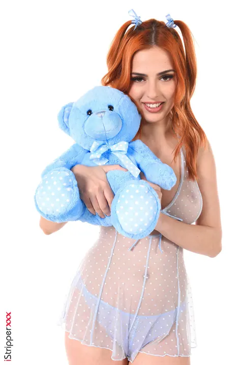 Mini Vamp: Thick Redhead in Lingerie and Socks Uses a Dildo – photo 3 of 15