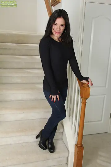 Brunette Latina MILF Strips Out of Her Lingerie and Jeans