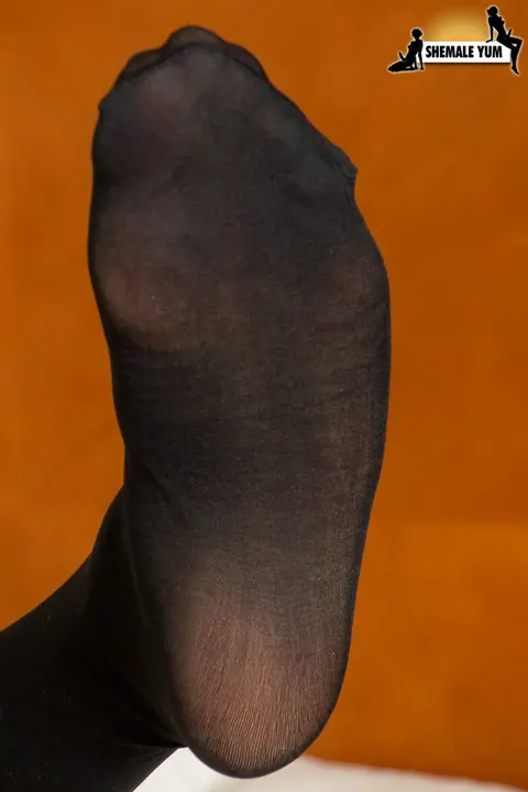 Trans Woman Rolls Down Her Stockings and Poses Nude on Knees – photo 9 of 16