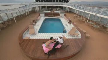Candy Alexa – Busty Brunette in a Bikini Takes Double Penetration by the Pool