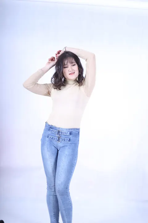 Asian Brunette Models a Skirt and Jeans – photo 11 of 21