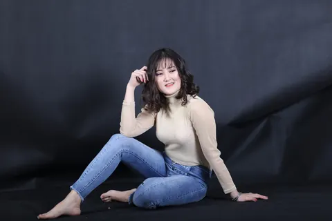 Asian Brunette Models a Skirt and Jeans – photo 6 of 21
