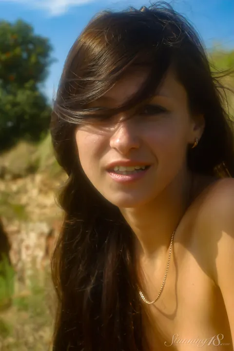 Brunette in Heels Poses Nude on a Hill – photo 16 of 16