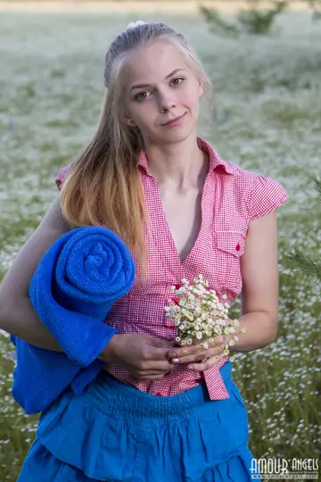 Nastyshka – Blonde European Woman Undresses and Spreads in the Forest
