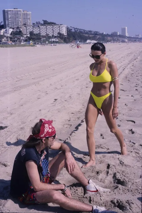 Cheri Taylor: Mature Blonde Has a Threesome on the Beach – photo 10 of 17