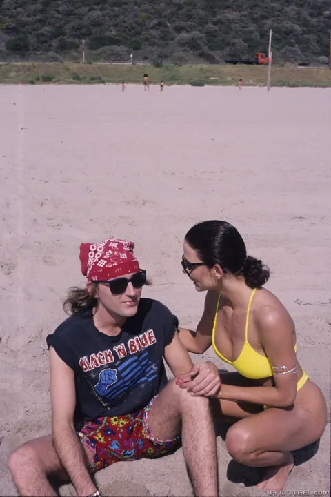 Cheri Taylor: Mature Blonde Has a Threesome on the Beach – photo 11 of 17
