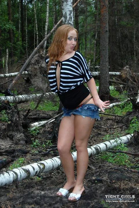 Redhead PAWG Strips Out of Her Skirt in the Forest – photo 6 of 15