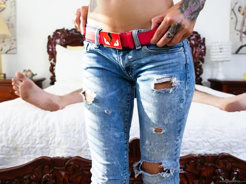 Kitty Carrera: Petite Latina Strips Out of Her Jeans and Sucks Cock – photo 11 of 21
