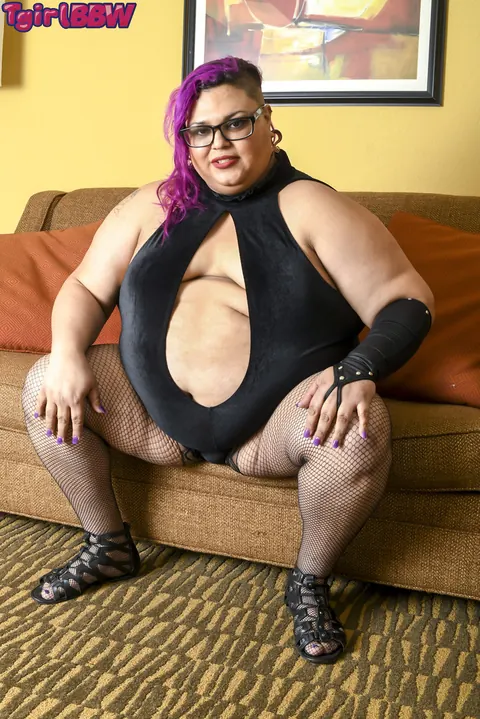 BBW Trans Woman Poses Nude and Shows Her Curves – photo 2 of 16