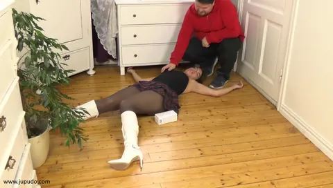 Woman in High Heels Bound and Suspended for Bondage Sex – photo 13 of 16