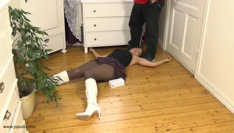 Woman in High Heels Bound and Suspended for Bondage Sex – photo 12 of 16