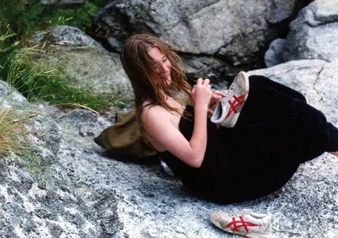 Hairy Lesbians Lick and Finger Each Other on the Grass – photo 8 of 21