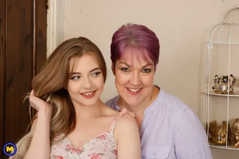 Blonde Gabie: Curvy Mature Blonde Facesits Her Tattooed Lesbian Partner – photo 2 of 11