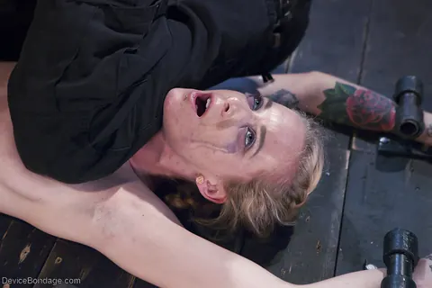 Jeze Belle: Tattooed Blonde with Big Natural Tits in Bondage Uses a Dildo – photo 14 of 16
