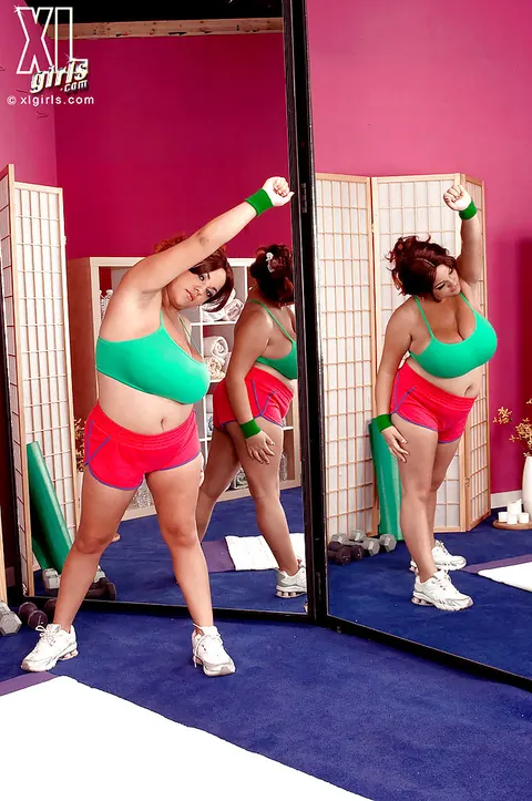 Tatiana Blair: Athletic BBW Sucks Cock and Gets Fucked in the Gym – photo 1 of 16