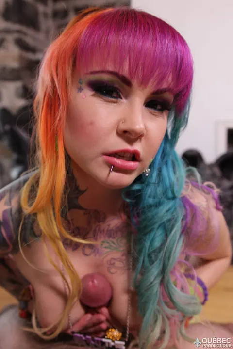 Vandal Vyxen: Tall Tattooed MILF Gives a Blowjob and Handjob – photo 19 of 21