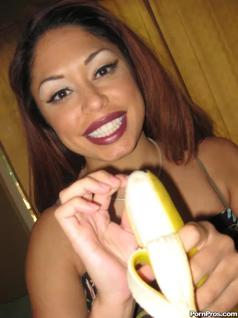 Helen Cielo: Thick Latina MILF Peels Fruit in Panties and Shows Her Big Tits – photo 1 of 16