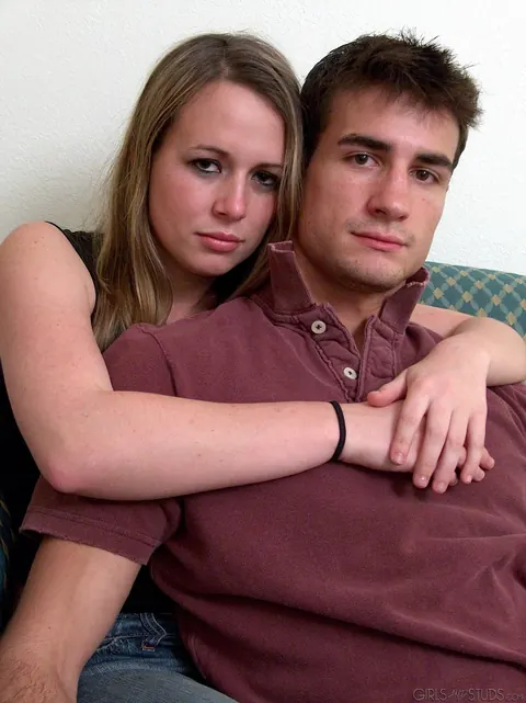 Woman in Glasses Fucks and Kisses Her Partner – photo 7 of 16