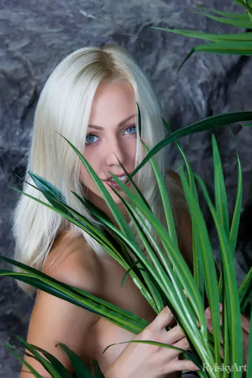 Blonde Spreads Her Ass and Pussy on the Beach