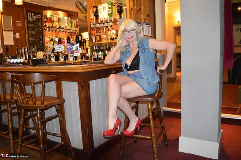 British Blonde MILF Lifts Her Skirt and Spreads Outdoors – photo 1 of 20