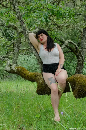 Chubby Blonde Undresses Outdoors and Shows Her Hairy Pussy
