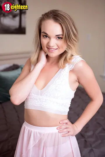 Madison Reese – Blonde in Stockings Gives a Blowjob and Gets Fucked in Interracial Sex