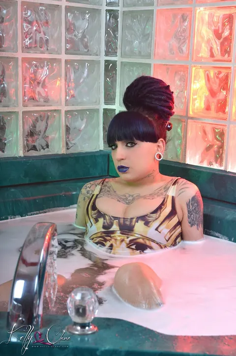 Tattooed Trans Woman Oils Her Body in a Bikini – photo 1 of 16