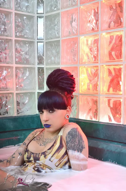 Tattooed Trans Woman Oils Her Body in a Bikini – photo 2 of 16