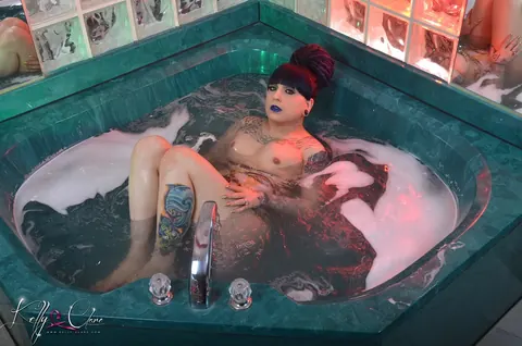 Tattooed Trans Woman Oils Her Body in a Bikini – photo 9 of 16