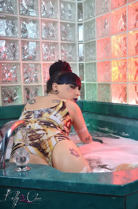 Tattooed Trans Woman Oils Her Body in a Bikini – photo 5 of 16